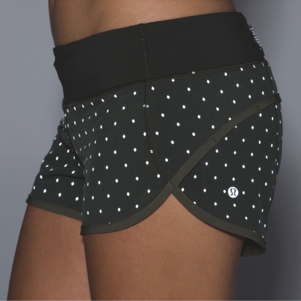 Lululemon Nightfall Speed Short 2.5” Low Rise size 8 Green Reflective Polka Dot